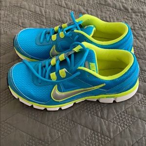 Nike dual fusion shoes